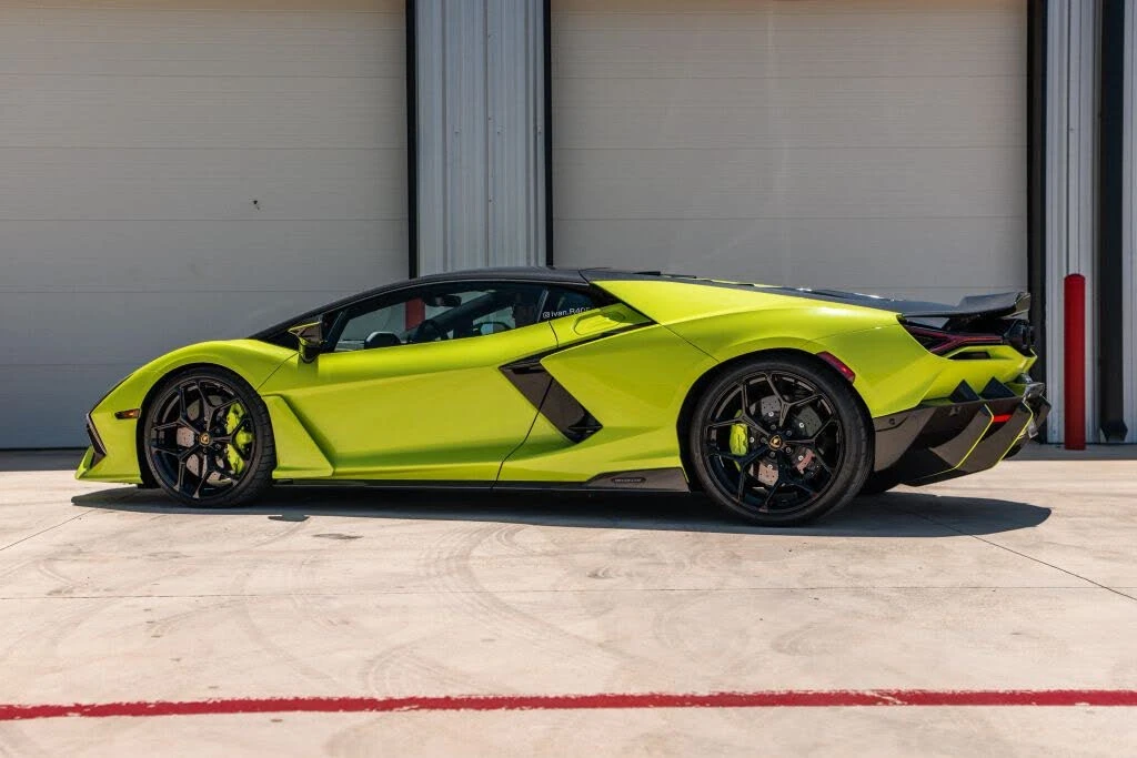 2025 Lamborghini Revuelto - Image 11 of 31