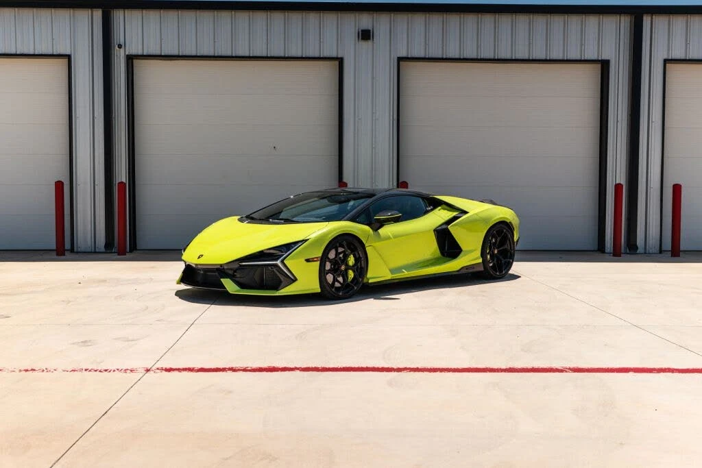 2025 Lamborghini Revuelto - Image 2 of 31