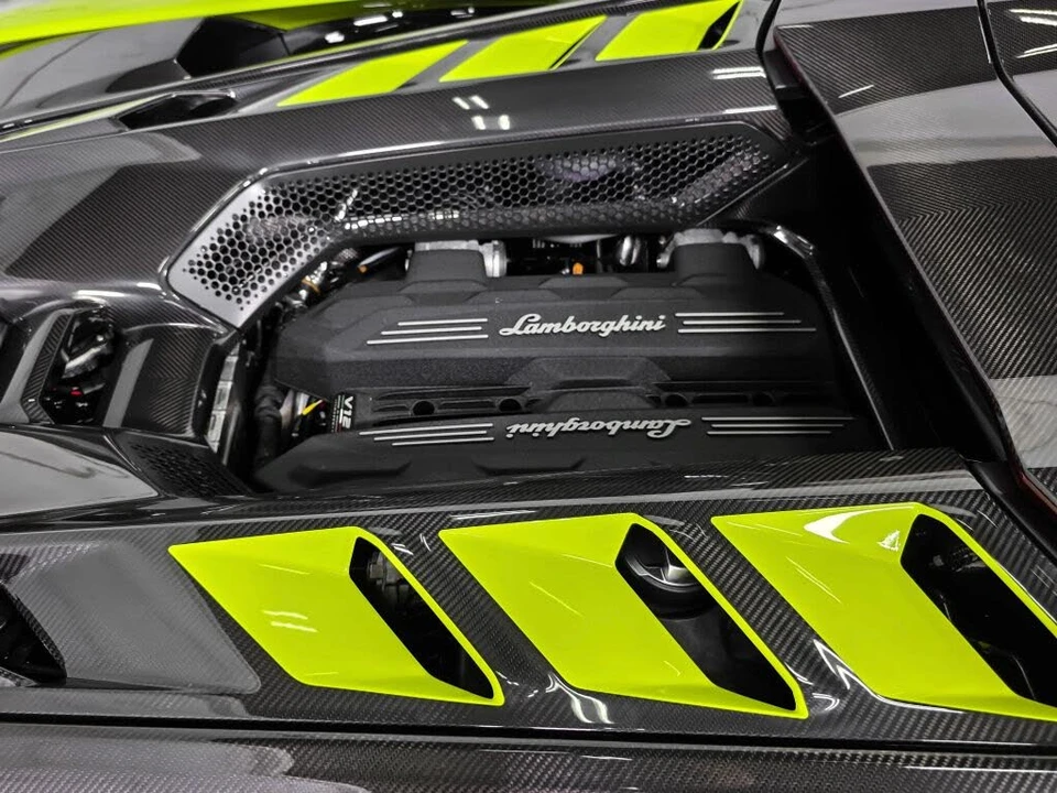 2025 Lamborghini Revuelto - Image 26 of 31