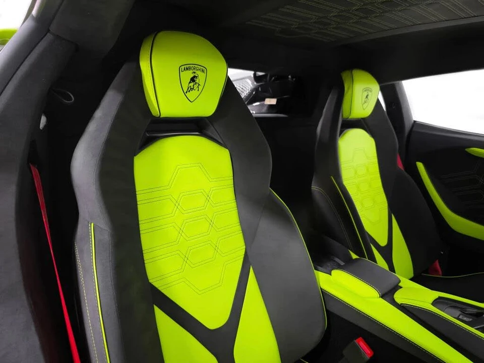 2025 Lamborghini Revuelto - Image 21 of 31