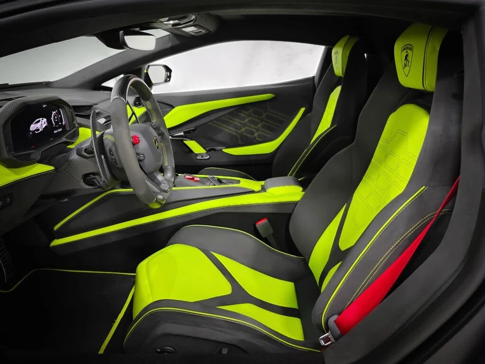 2025 Lamborghini Revuelto - Image 30 of 31