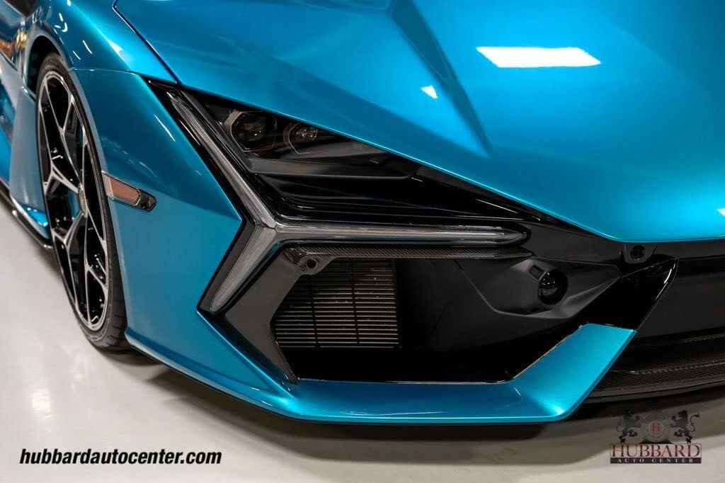 2025 Lamborghini Revuelto - Image 15 of 31
