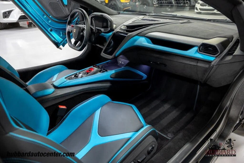 2025 Lamborghini Revuelto - Image 30 of 31