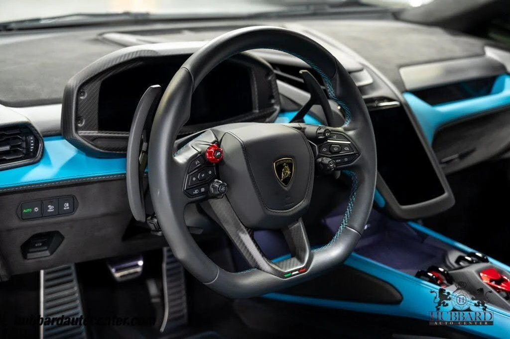 2025 Lamborghini Revuelto - Image 18 of 31