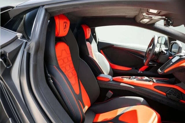2025 Lamborghini Revuelto - Image 10 of 14