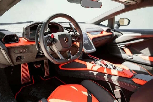 2025 Lamborghini Revuelto - Image 11 of 14