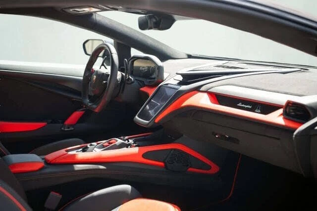 2025 Lamborghini Revuelto - Image 9 of 14