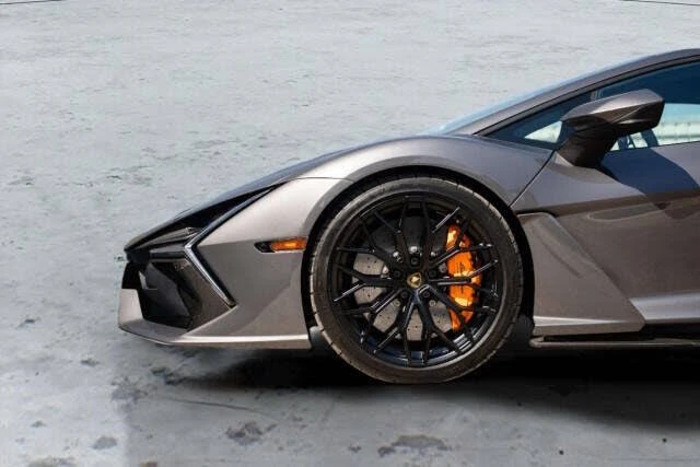 2025 Lamborghini Revuelto - Image 14 of 14
