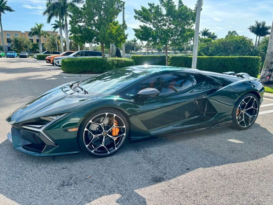 2025 Lamborghini Revuelto - Image 13 of 30