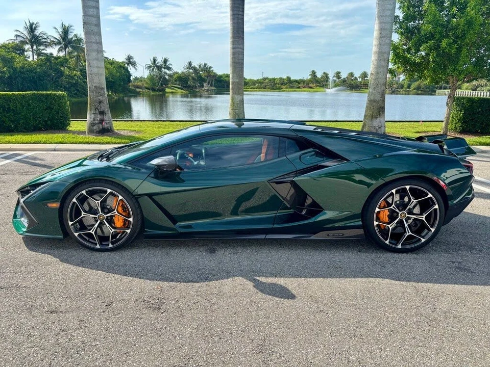 2025 Lamborghini Revuelto - Image 12 of 30