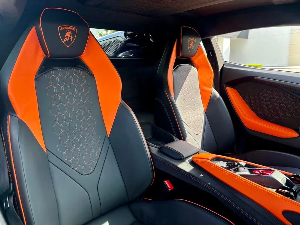 2025 Lamborghini Revuelto - Image 24 of 30