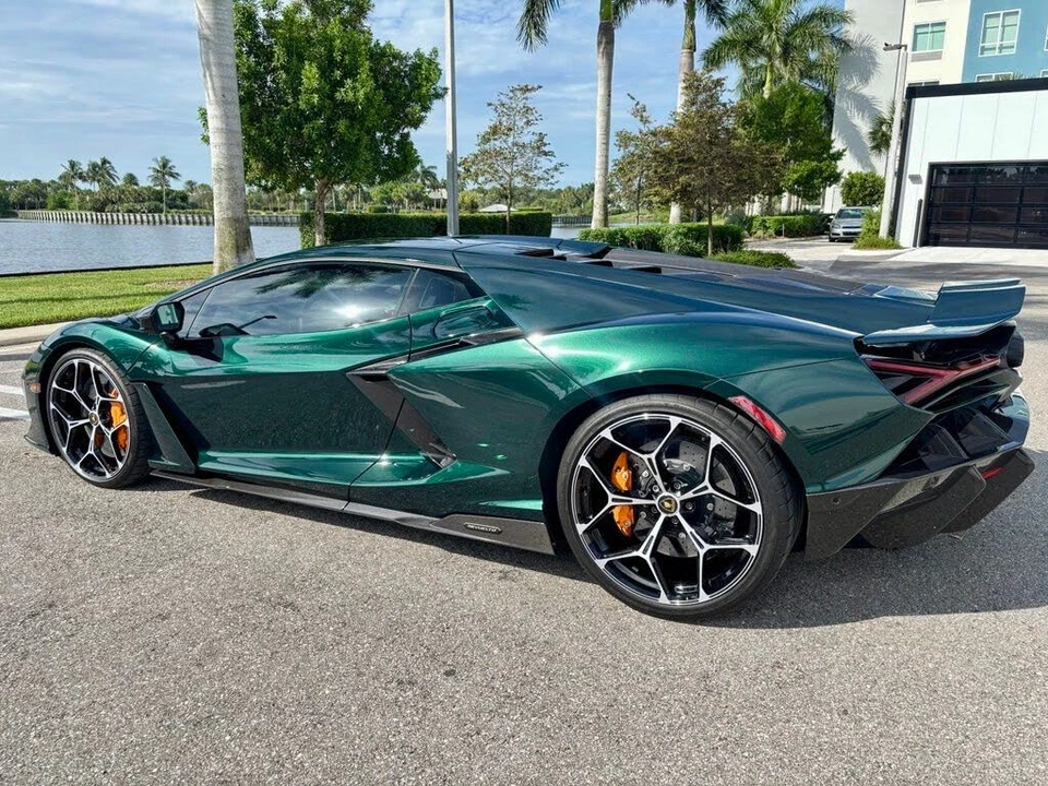 2025 Lamborghini Revuelto - Image 11 of 30