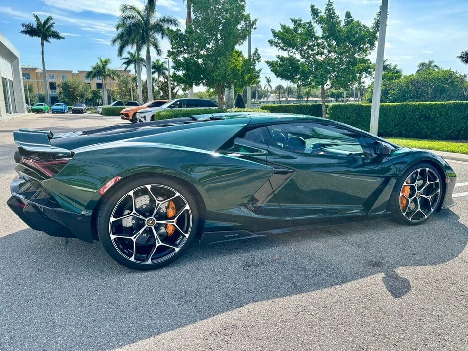 2025 Lamborghini Revuelto - Image 8 of 30