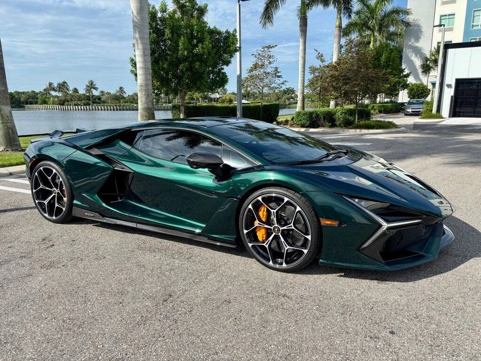 2025 Lamborghini Revuelto - Image 5 of 30