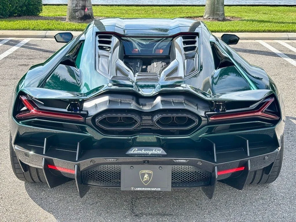 2025 Lamborghini Revuelto - Image 9 of 30