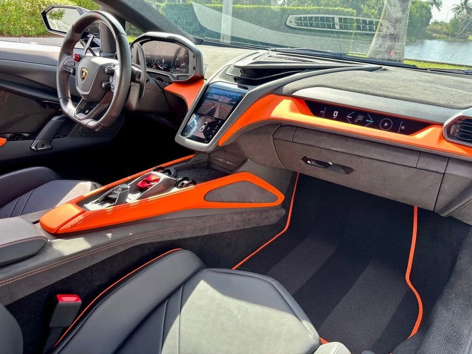 2025 Lamborghini Revuelto - Image 23 of 30