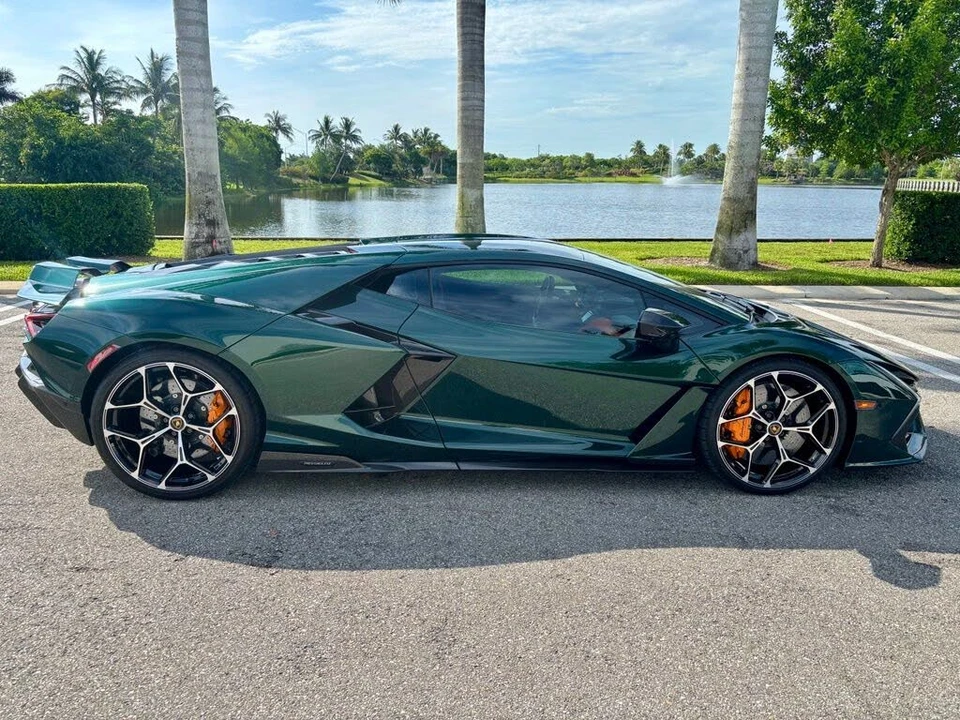 2025 Lamborghini Revuelto - Image 6 of 30