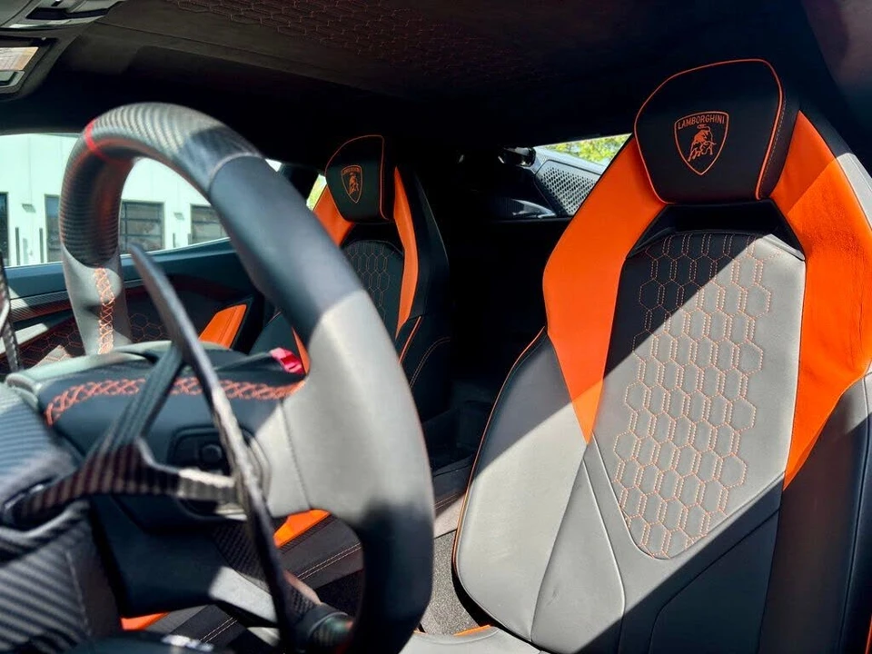 2025 Lamborghini Revuelto - Image 21 of 30