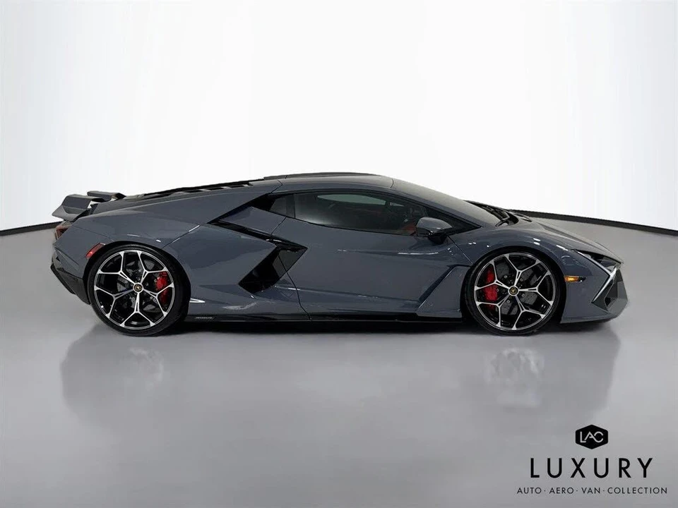 2025 Lamborghini Revuelto - Image 5 of 6