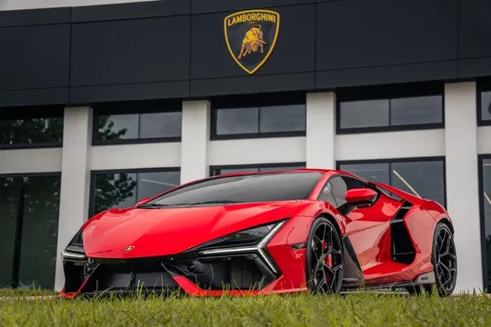 2025 Lamborghini Revuelto Base