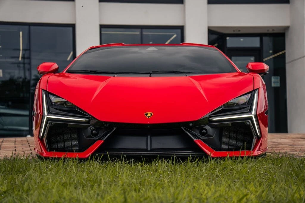 2025 Lamborghini Revuelto - Image 9 of 31