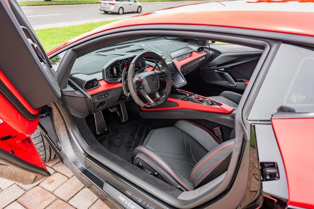 2025 Lamborghini Revuelto - Image 22 of 31