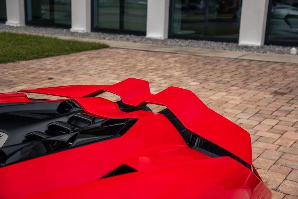 2025 Lamborghini Revuelto - Image 18 of 31