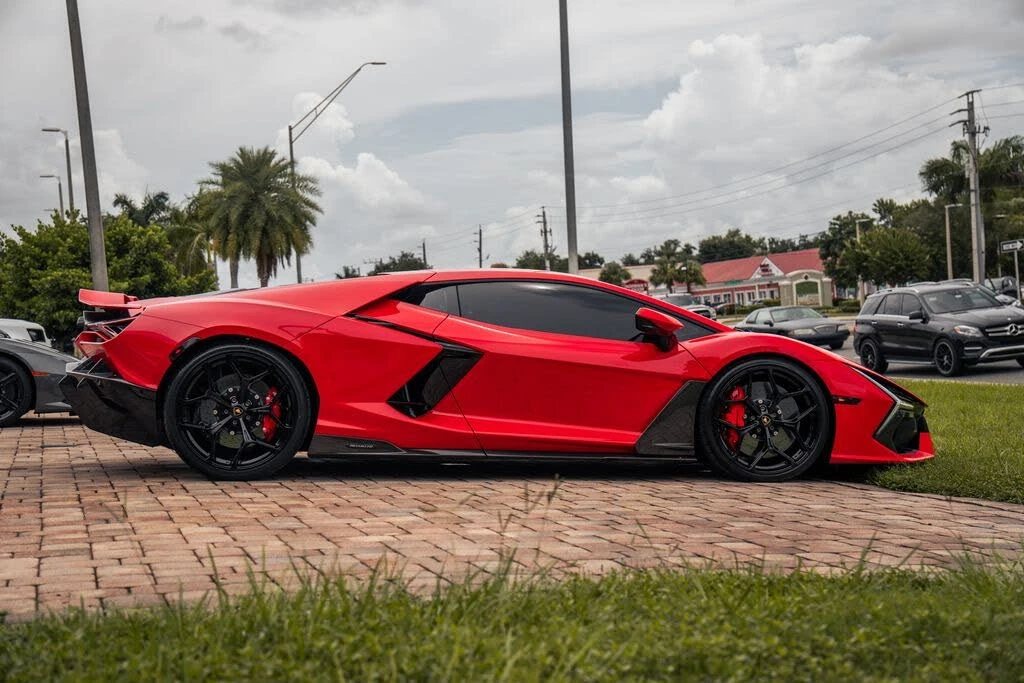2025 Lamborghini Revuelto - Image 7 of 31