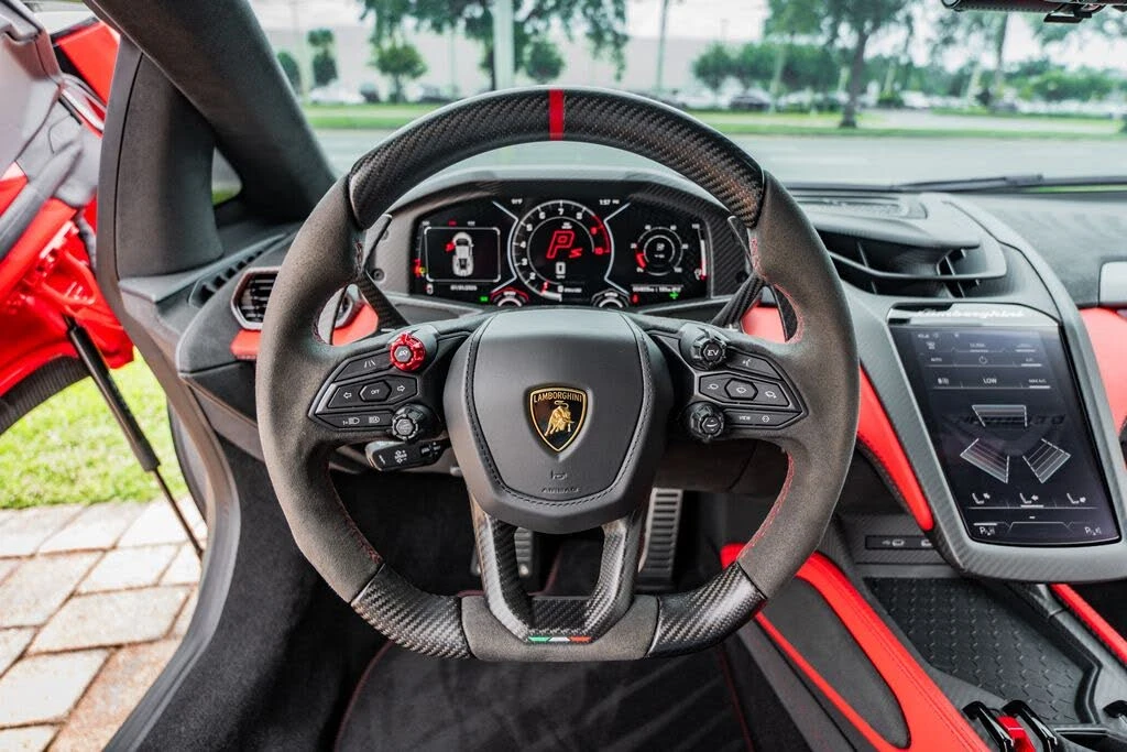 2025 Lamborghini Revuelto - Image 23 of 31