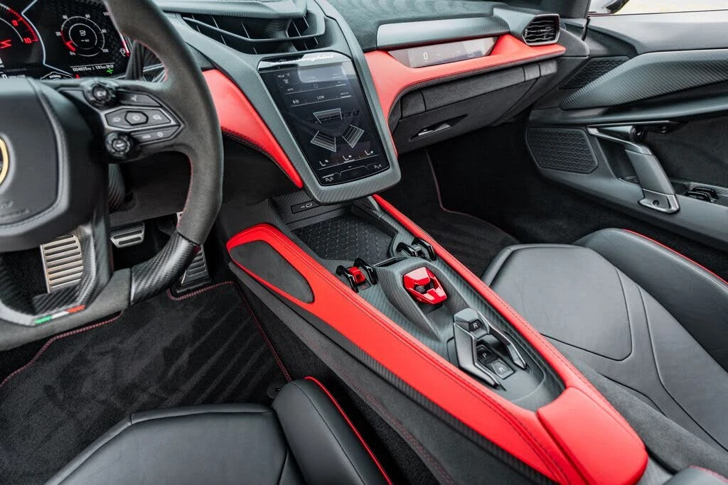 2025 Lamborghini Revuelto - Image 27 of 31