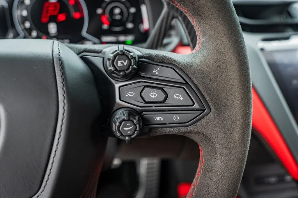 2025 Lamborghini Revuelto - Image 25 of 31