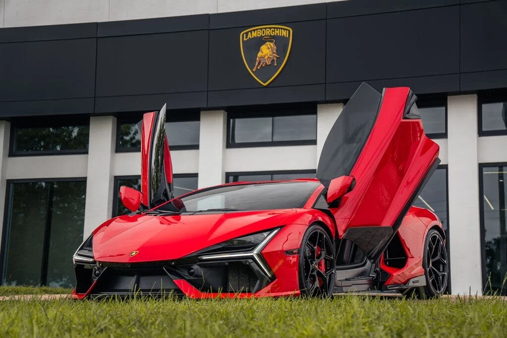 2025 Lamborghini Revuelto - Image 19 of 31
