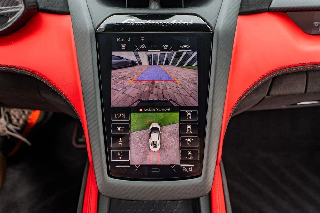 2025 Lamborghini Revuelto - Image 28 of 31