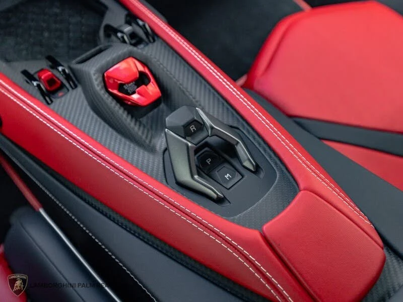 2025 Lamborghini Revuelto - Image 18 of 31