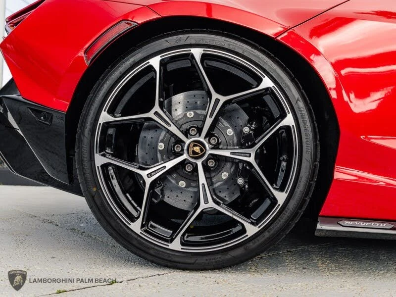 2025 Lamborghini Revuelto - Image 31 of 31