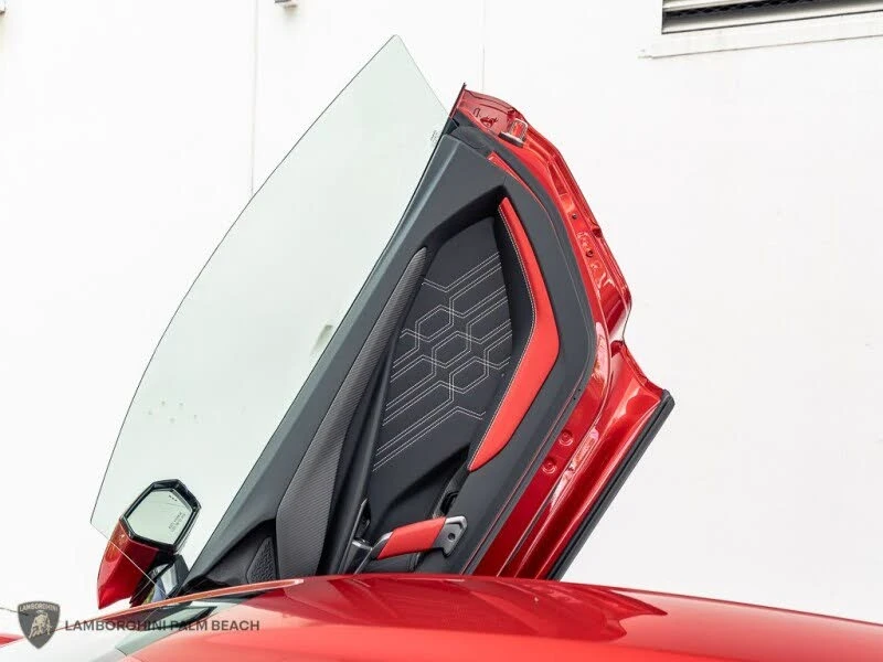 2025 Lamborghini Revuelto - Image 28 of 31