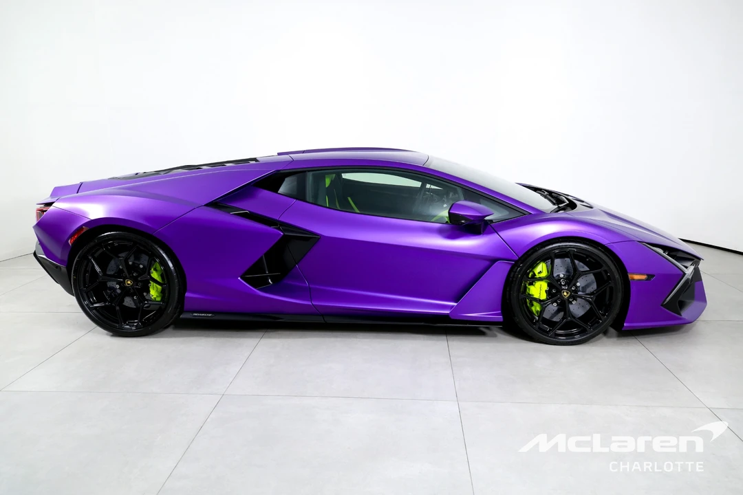 2025 Lamborghini Revuelto - Image 10 of 31