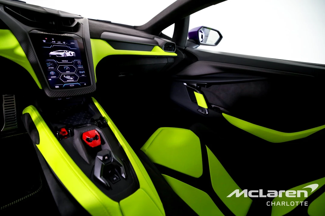 2025 Lamborghini Revuelto - Image 16 of 31