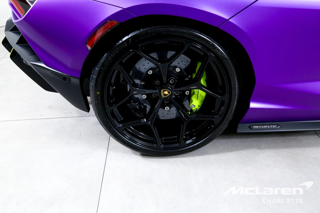 2025 Lamborghini Revuelto - Image 28 of 31