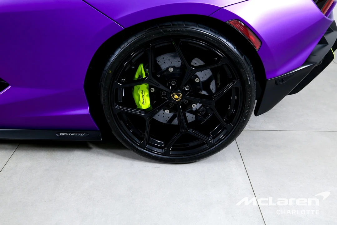 2025 Lamborghini Revuelto - Image 31 of 31