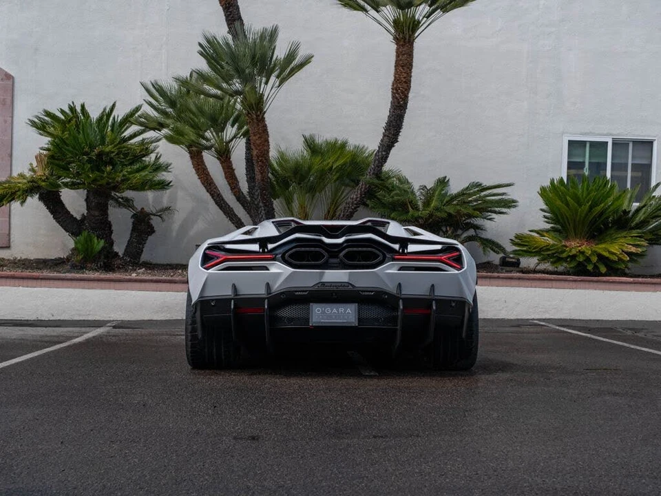 2025 Lamborghini Revuelto - Image 5 of 31