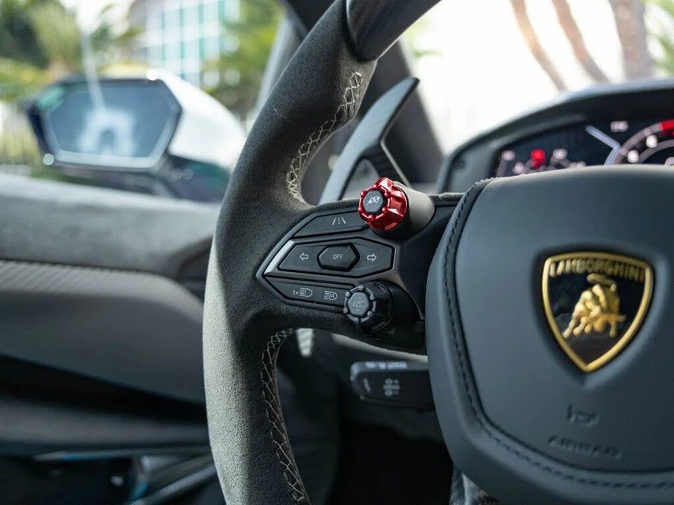 2025 Lamborghini Revuelto - Image 11 of 31