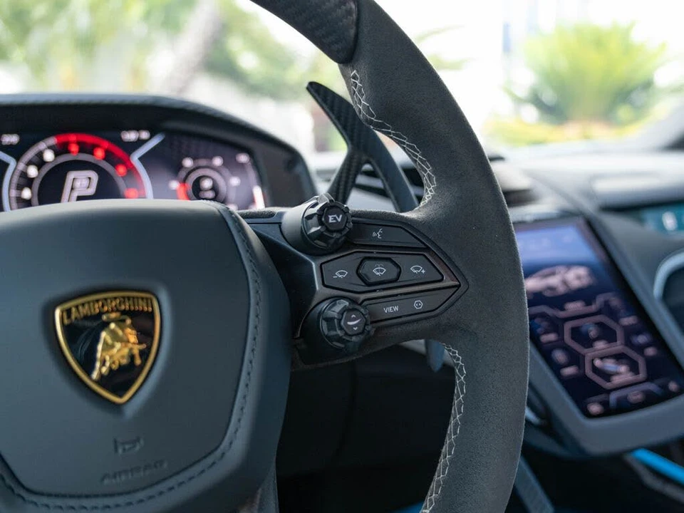 2025 Lamborghini Revuelto - Image 12 of 31