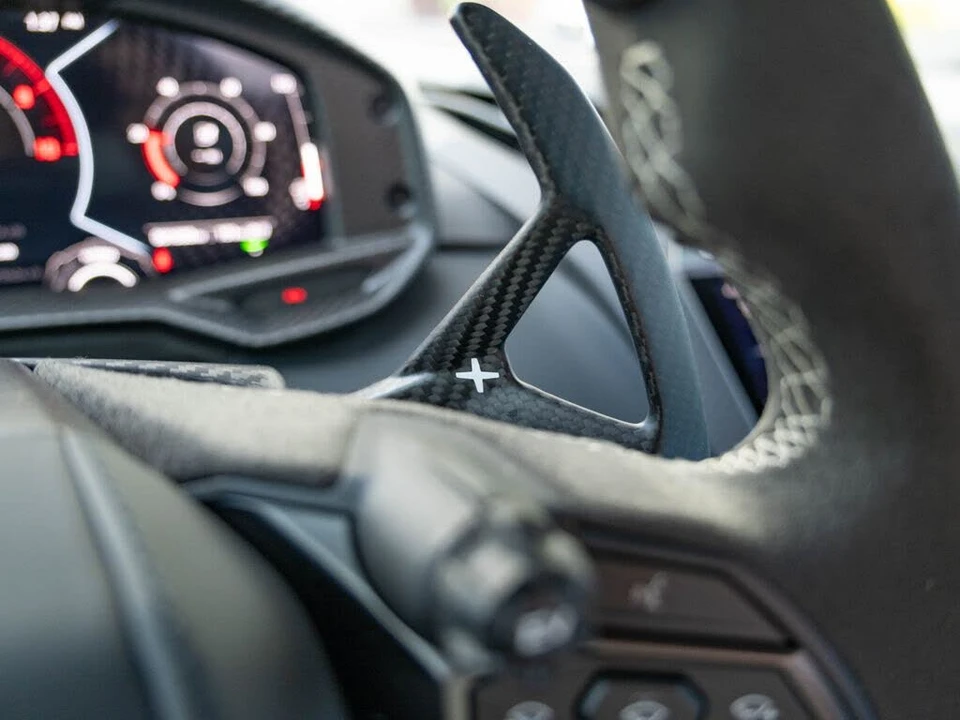 2025 Lamborghini Revuelto - Image 13 of 31