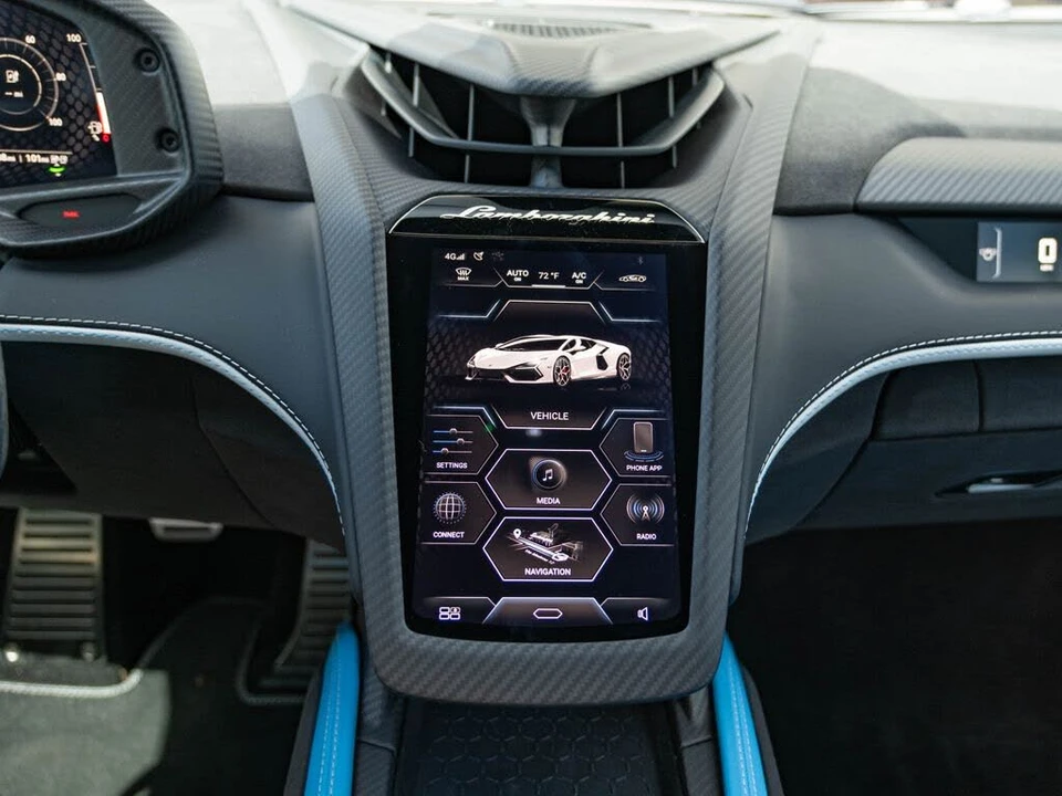 2025 Lamborghini Revuelto - Image 17 of 31