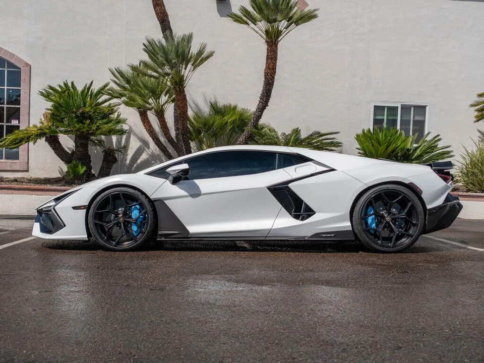 2025 Lamborghini Revuelto - Image 2 of 31