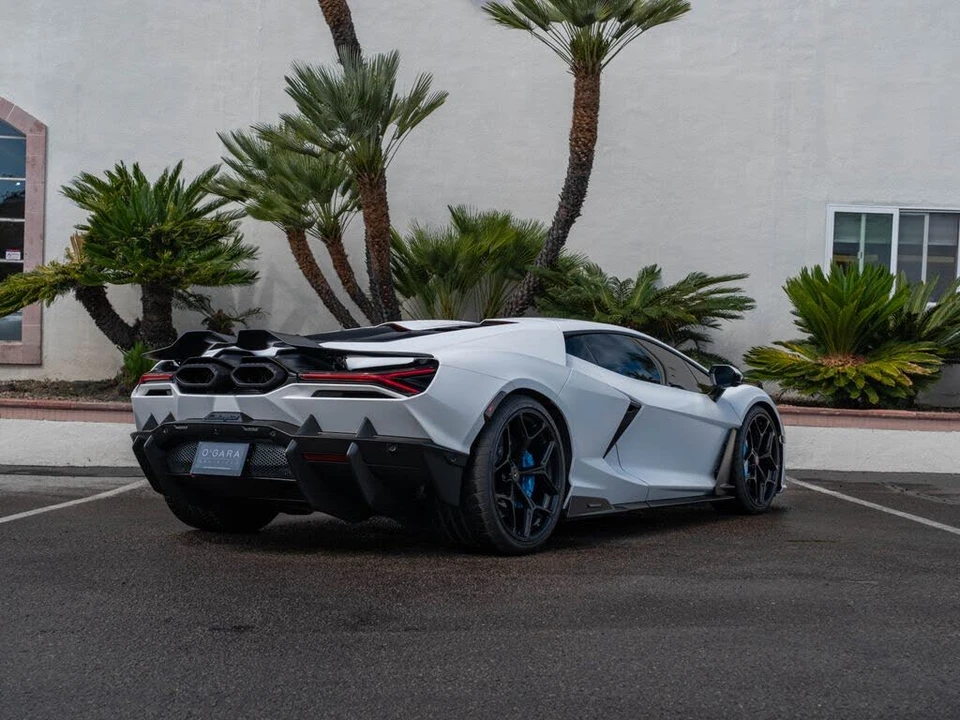 2025 Lamborghini Revuelto - Image 4 of 31