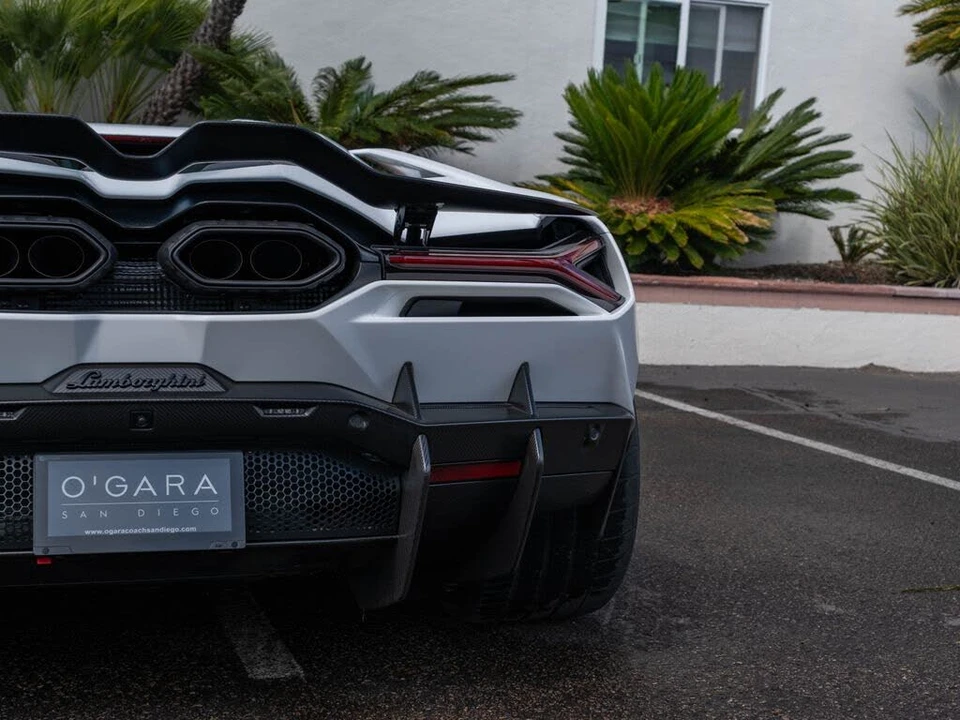 2025 Lamborghini Revuelto - Image 30 of 31