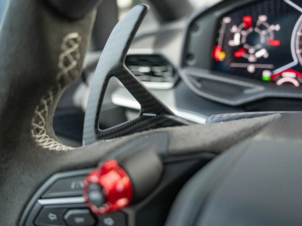 2025 Lamborghini Revuelto - Image 14 of 31