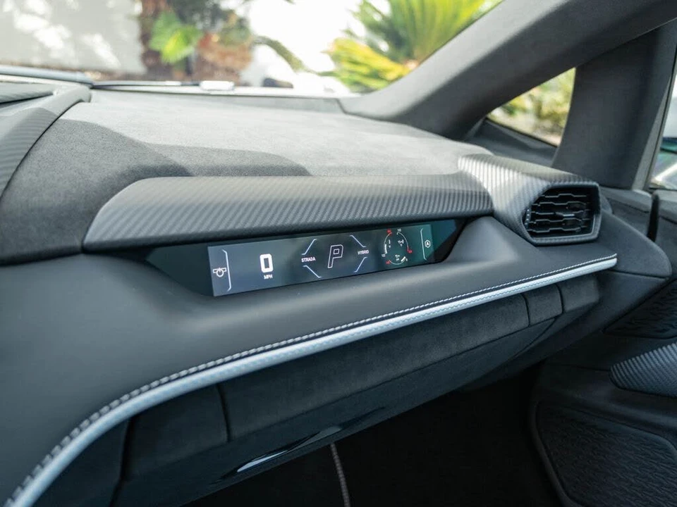 2025 Lamborghini Revuelto - Image 19 of 31